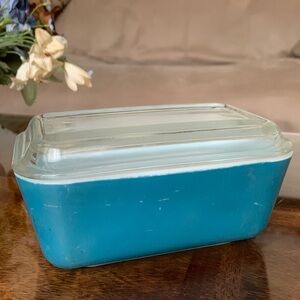 Vintage PYREX Refrigerator Dish & Lid Blue Baking Serving Storage Collectible